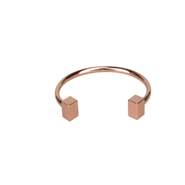 Delicate fashion stainless steel bangle