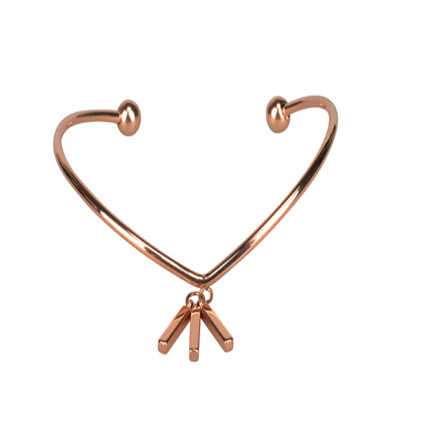 Heart shaped fashion bangle for women